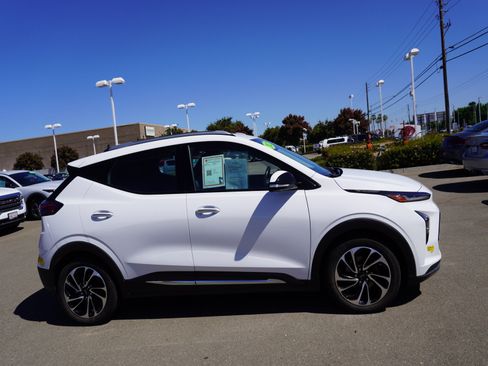 Used 2022 Chevrolet Bolt EUV Premier FWD image 4