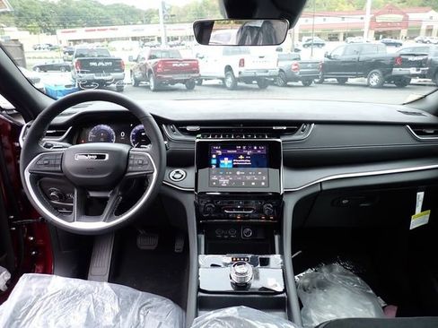 New 2025 Jeep Grand Cherokee L Altitude image 14