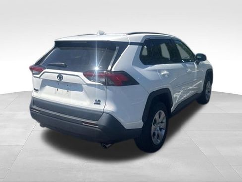 Used 2021 Toyota RAV4 LE AWD/4WD image 4