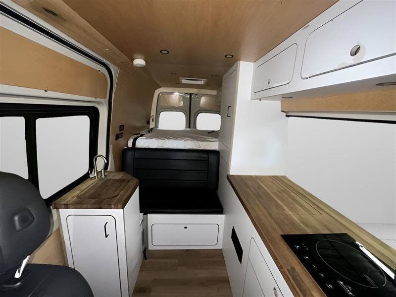 Used 2023 Mercedes-Benz Sprinter 2500 image 33