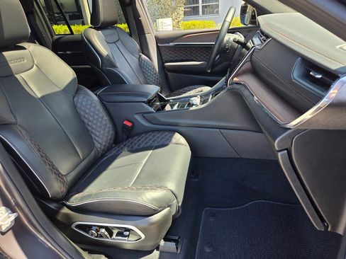 Used 2025 Jeep Grand Cherokee Summit AWD/4WD image 33