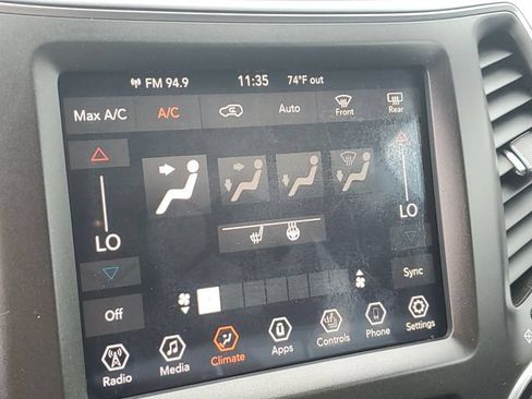 Used 2019 Jeep Cherokee Trailhawk w/ Cold Weather Group AWD/4WD image 13