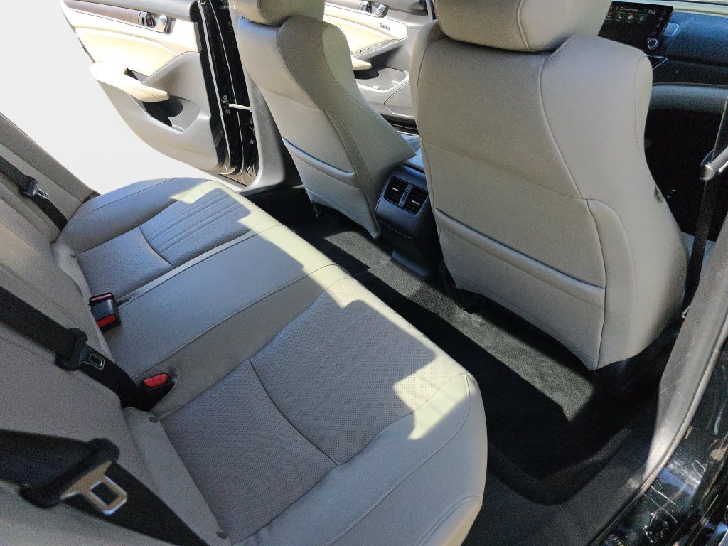 Used 2018 Honda Accord Touring image 13