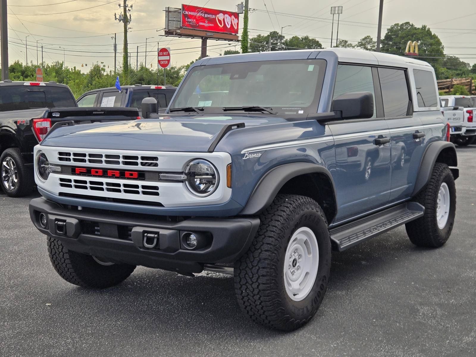 Used 2025 Ford Bronco Heritage Edition AWD/4WD image 2