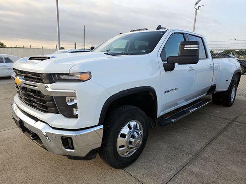 Used 2025 Chevrolet Silverado 3500 LT w/ Safety Package image 1