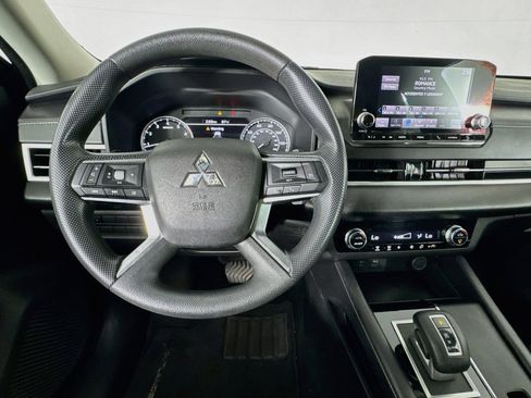 Used 2022 Mitsubishi Outlander ES FWD image 10