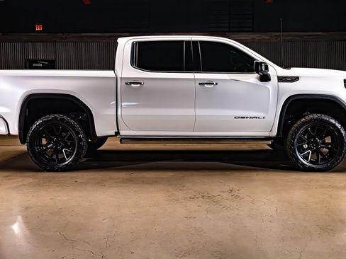 Used 2025 GMC Sierra 1500 Denali Ultimate AWD/4WD image 11