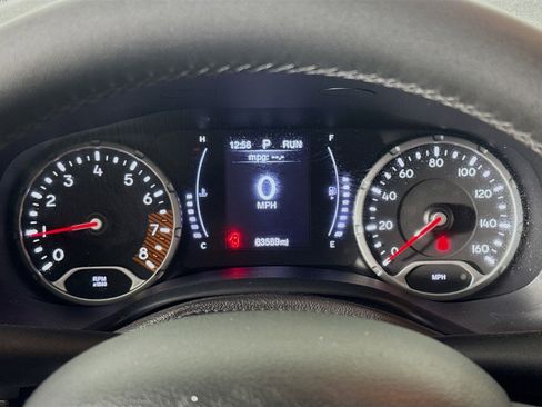 Used 2020 Jeep Renegade Latitude w/ Safety & Security Group II image 16