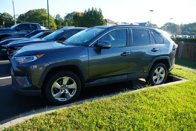 Used 2021 Toyota RAV4 XLE Premium AWD/4WD image 9