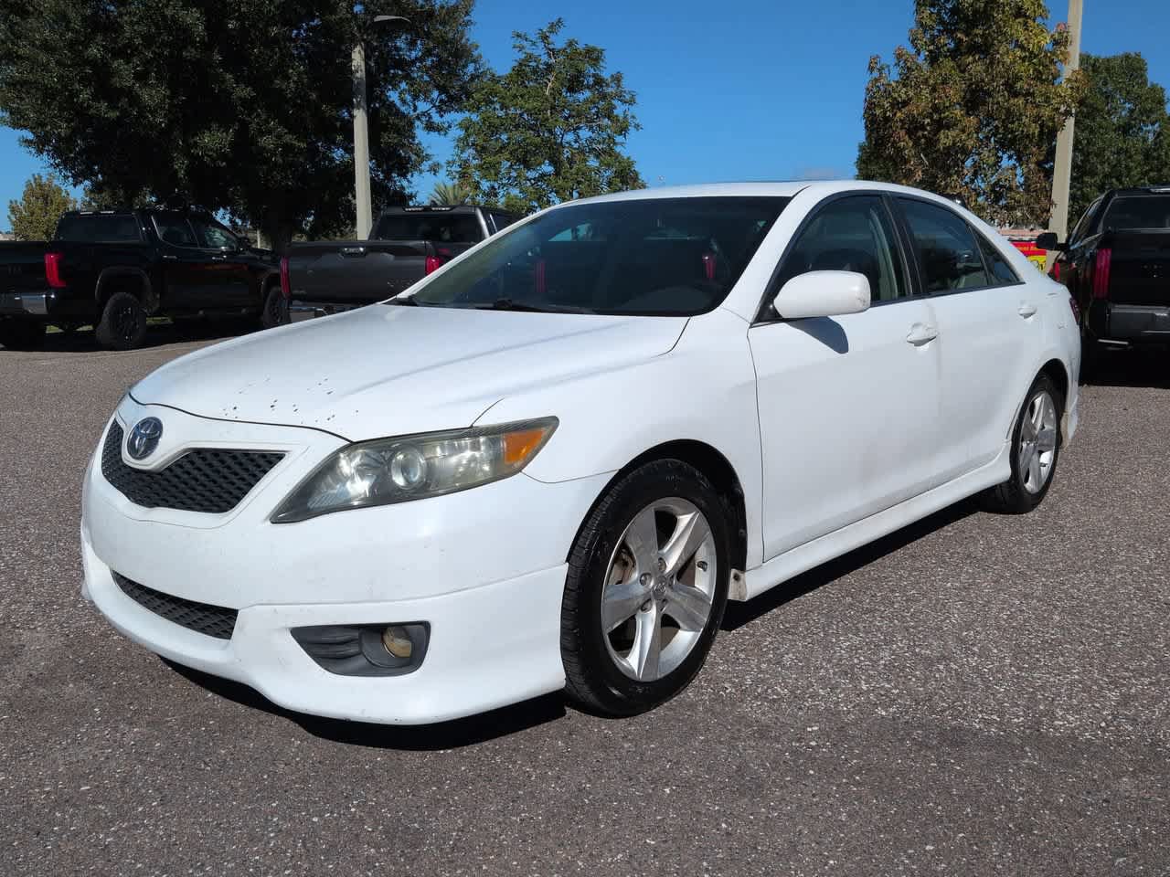 Used 2011 Toyota Camry SE w/ SE Extra-Value Pkg #1 FWD image 2