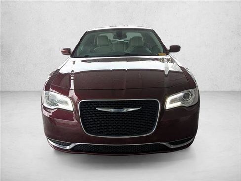 Used 2017 Chrysler 300 Limited image 5