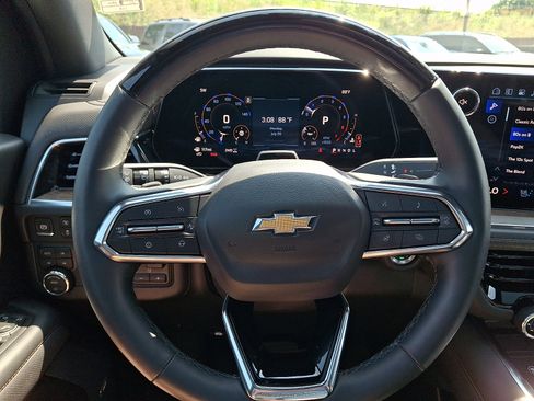 Certified 2025 Chevrolet Suburban High Country AWD/4WD image 21