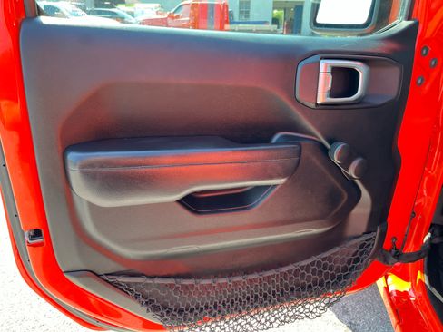 Used 2018 Jeep Wrangler Unlimited Sport AWD/4WD image 11