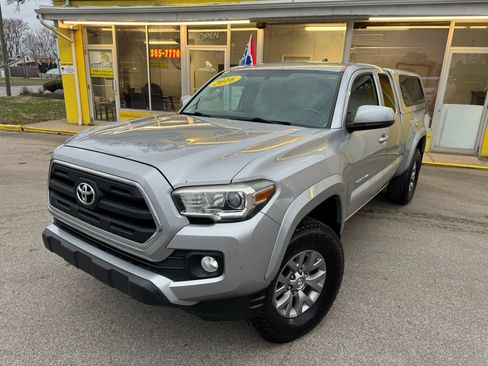 Used 2016 Toyota Tacoma SR5 w/ SR5 Appearance Package (SN) image 2
