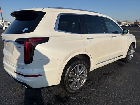 Used 2025 Cadillac XT6 Premium Luxury w/ Technology Package image 4