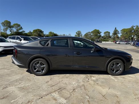 New 2025 Kia K4 LXS image 3