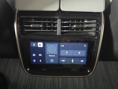 Used 2023 Rivian R1S Launch Edition image 30