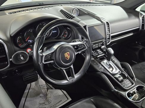 Used 2018 Porsche Cayenne Platinum Edition image 10