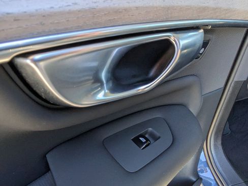 Used 2025 Volvo XC90 B6 Plus image 24