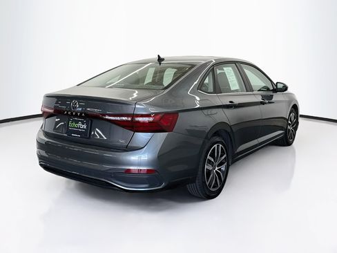 Used 2025 Volkswagen Jetta SE FWD image 9