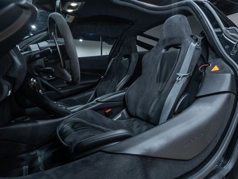 Used 2018 McLaren 720S Performance RWD image 20