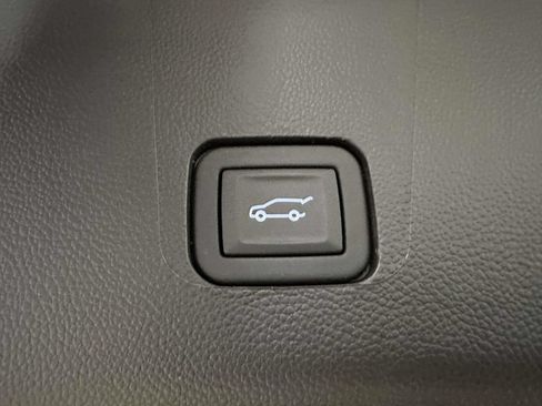 Used 2023 Chevrolet Traverse LT AWD/4WD image 13