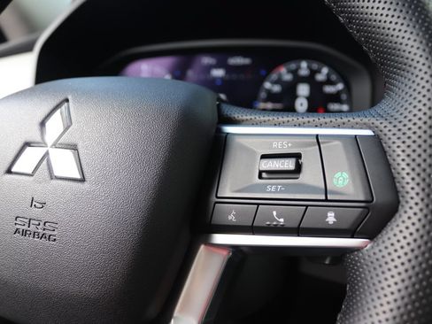 Used 2025 Mitsubishi Outlander 4WD Plug-In Hybrid image 15