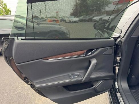 Used 2018 Maserati Quattroporte S image 24