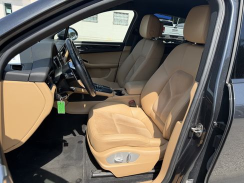 Used 2018 Porsche Macan AWD/4WD image 13