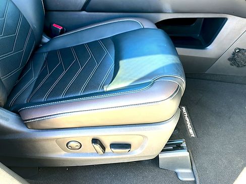 Used 2023 Nissan Pathfinder Platinum image 26