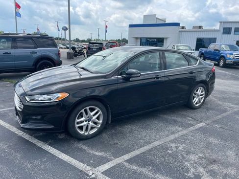 Used 2013 Ford Fusion SE FWD image 2