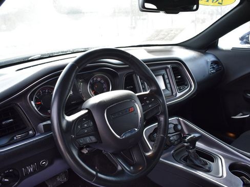 Used 2016 Dodge Challenger SXT image 10