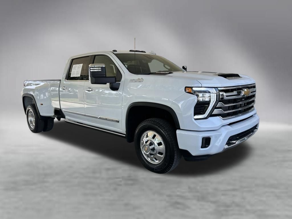 Used 2026 Chevrolet Silverado 3500 High Country w/ Technology Package AWD/4WD image 2