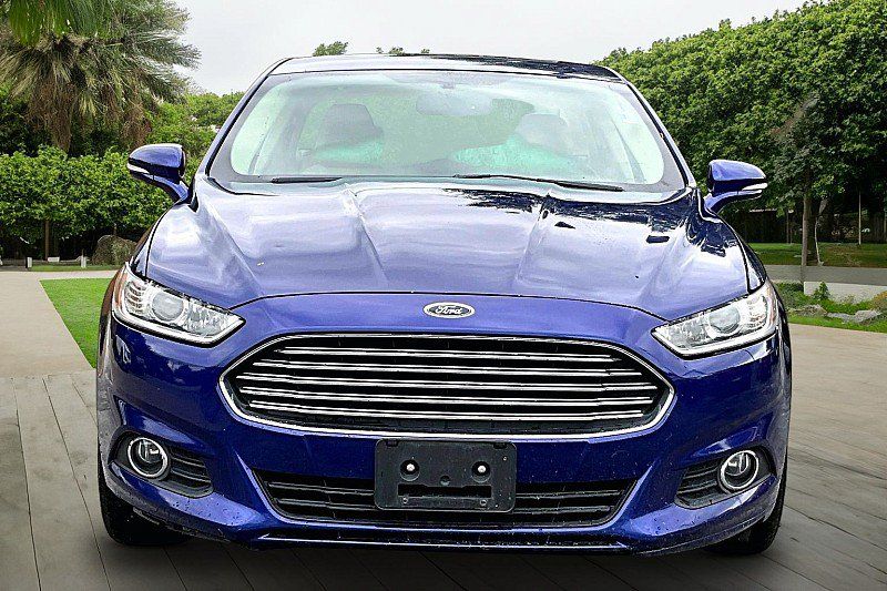 Used 2014 Ford Fusion SE w/ Equipment Group 202A FWD image 2
