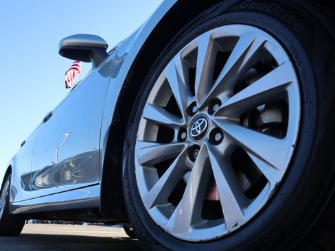 Used 2021 Toyota Camry LE image 10