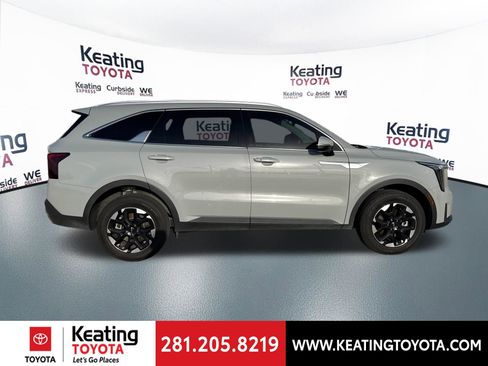 Used 2024 Kia Sorento S image 8