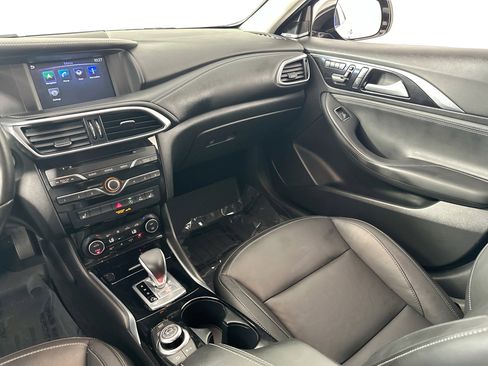 Used 2018 INFINITI QX30 Premium w/ Navigation Package AWD/4WD image 25