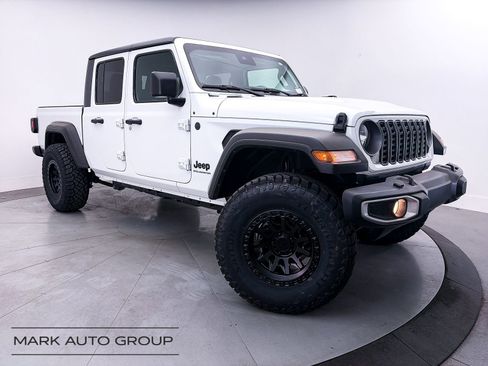 Used 2025 Jeep Gladiator Sport AWD/4WD image 1
