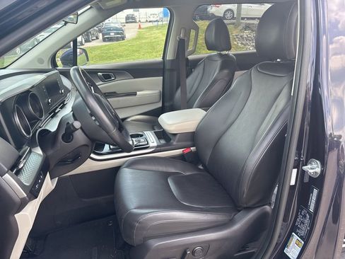 Used 2024 Kia Carnival LX FWD image 6