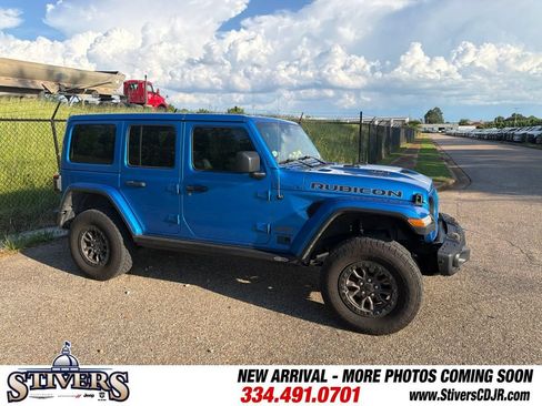 Used 2022 Jeep Wrangler Unlimited Rubicon w/ Dual Top Group AWD/4WD image 5