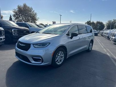 Used 2024 Chrysler Pacifica Touring-L