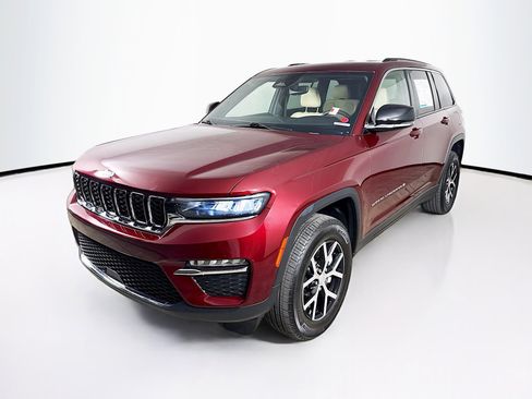 Used 2024 Jeep Grand Cherokee Limited image 4
