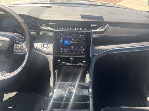 New 2025 Jeep Grand Cherokee Altitude image 15