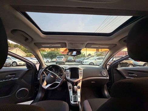 Used 2012 Chevrolet Cruze LT FWD image 18