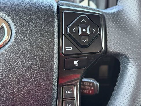 Used 2020 Toyota 4Runner TRD Off-Road Premium AWD/4WD image 31