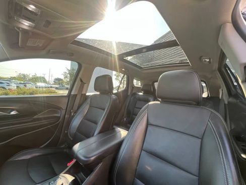 Used 2022 GMC Terrain SLT w/ Tech Package AWD/4WD image 22