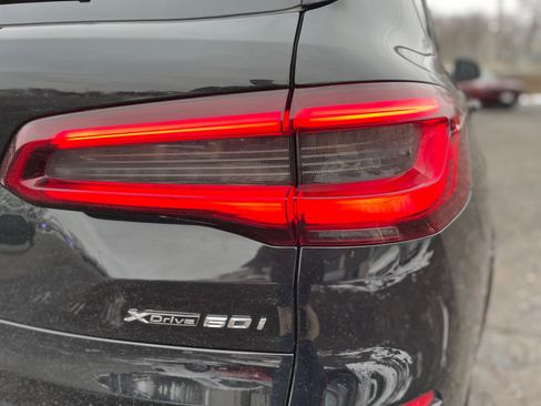 Used 2019 BMW X5 xDrive50i w/ M Sport Package image 5