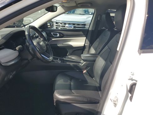 Used 2022 Jeep Compass Limited image 10