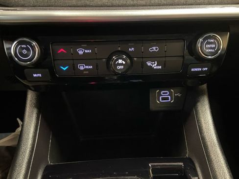 Used 2022 Jeep Compass Latitude image 21