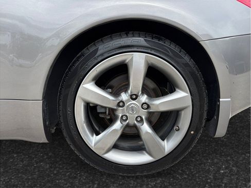 Used 2009 Nissan 350Z Touring RWD image 12